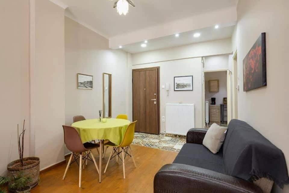Private Pristine Balcony Home- Heart Of The Center Thessaloniki Buitenkant foto