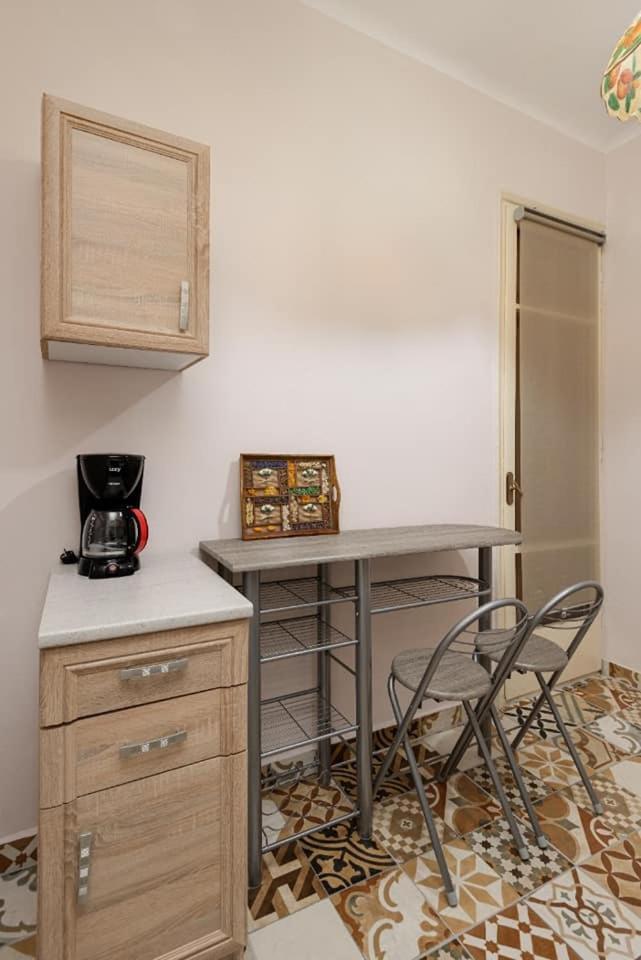 Private Pristine Balcony Home- Heart Of The Center Thessaloniki Buitenkant foto